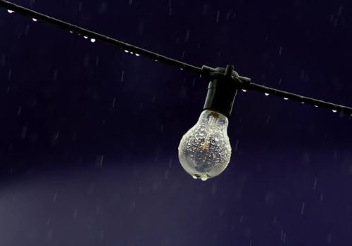 4-penyebab-listrik-sering-mati-saat-musim-hujan-2016